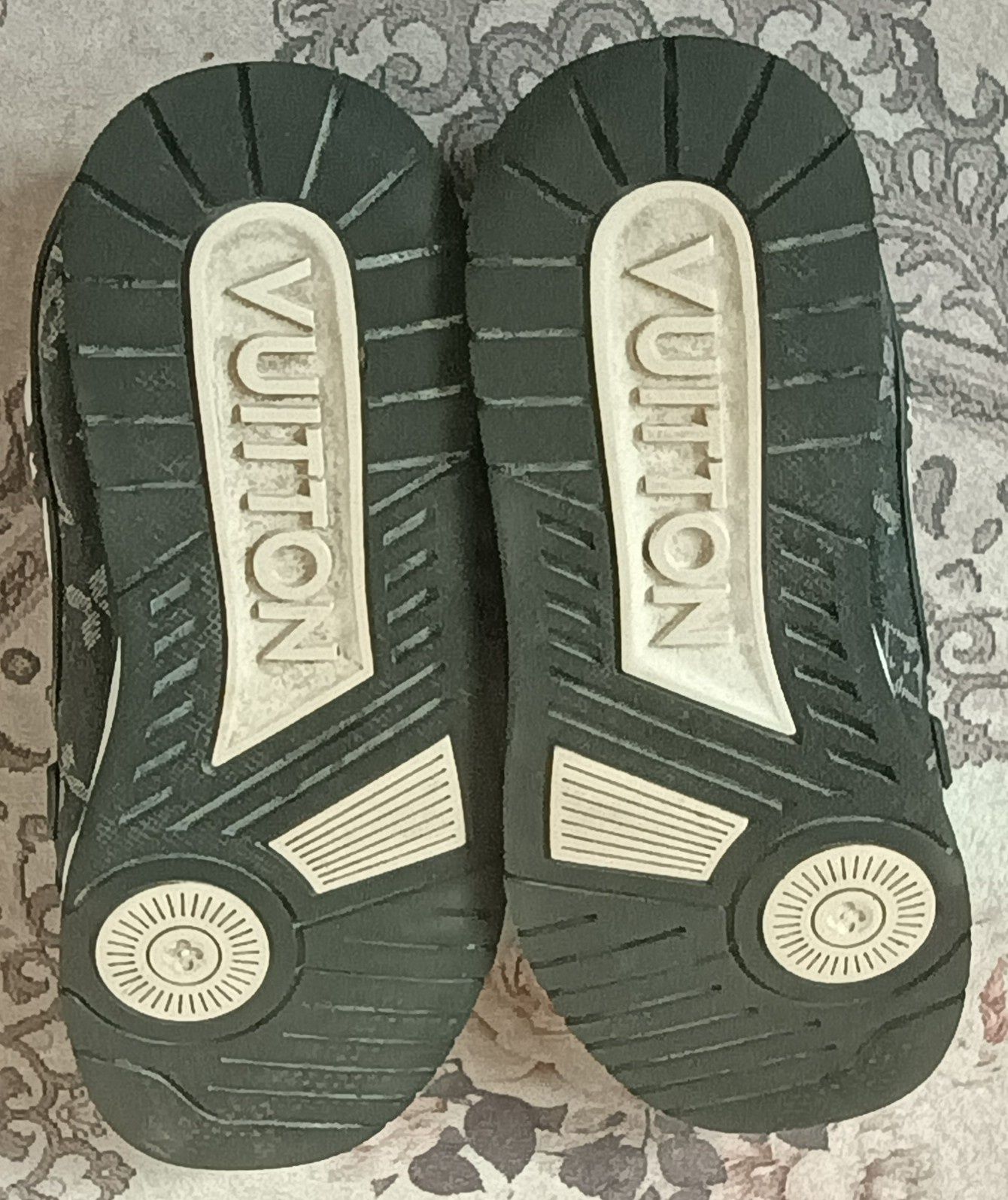 Маратонки Louis Vuitton номер 44 ( 27 см )