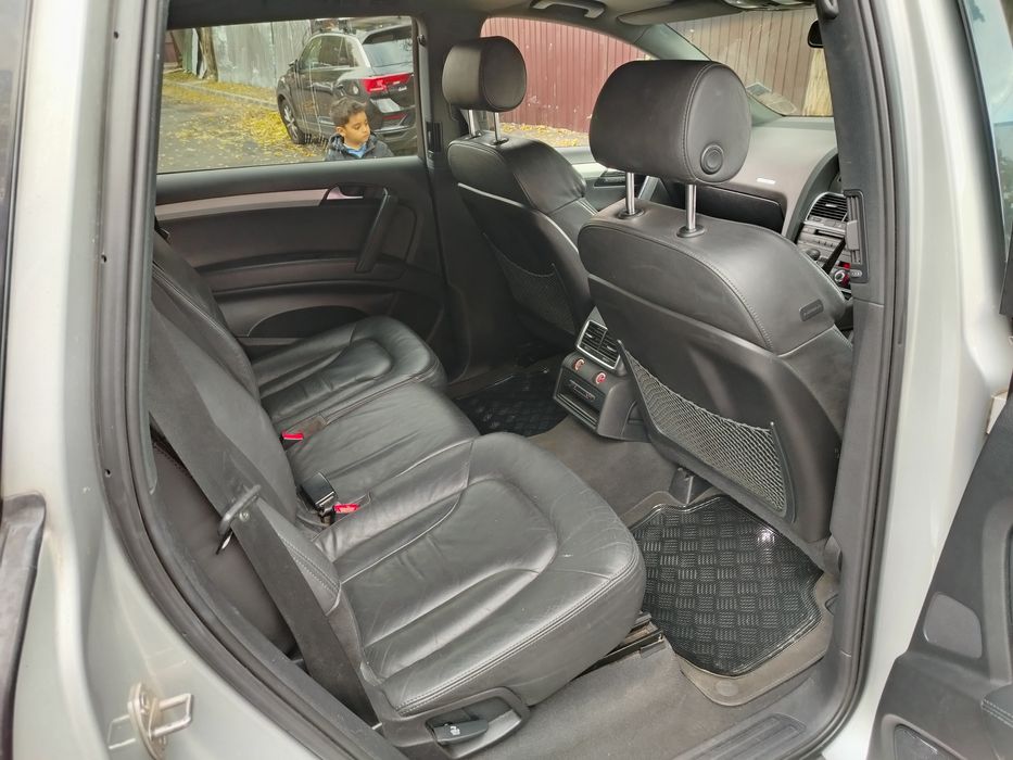 Vând audi Q7 30 d