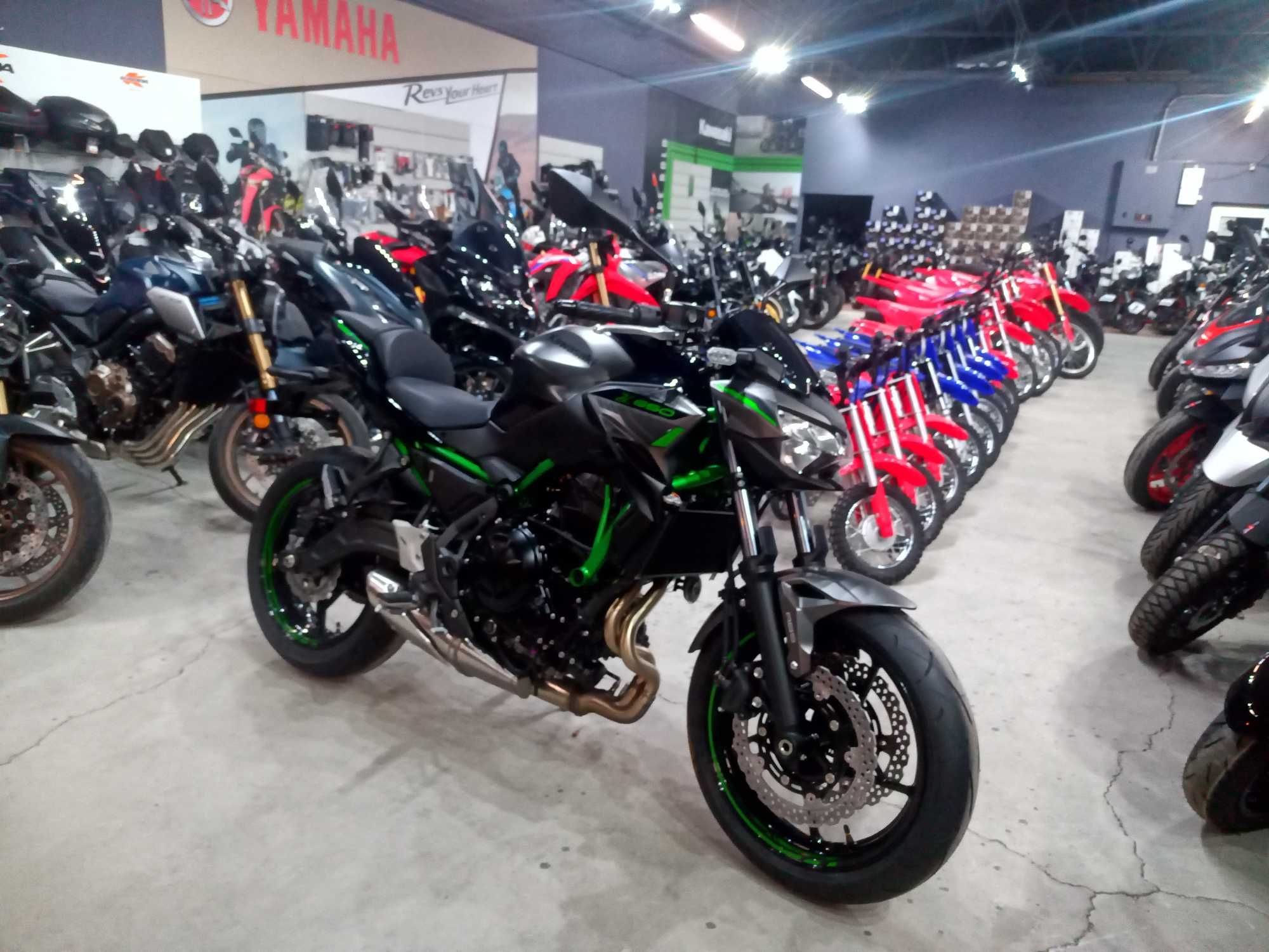 Kawasaki Z650 model 2025 - 0km - livrare Kawasaki Constanta