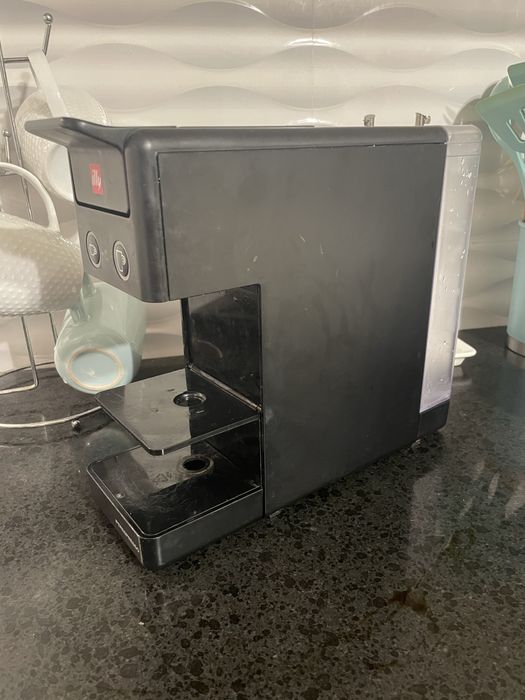 Espressor Illy Francis Y3.3 Iperespresso + 18 capsule cafea