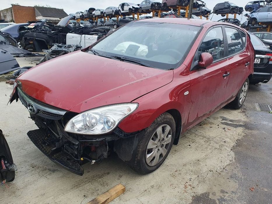 Dezmembrez Hyundai i30 an 2008, motor 1.6crdi 85kw 116cp dezmembrari cutie de viteze manuala 5+1