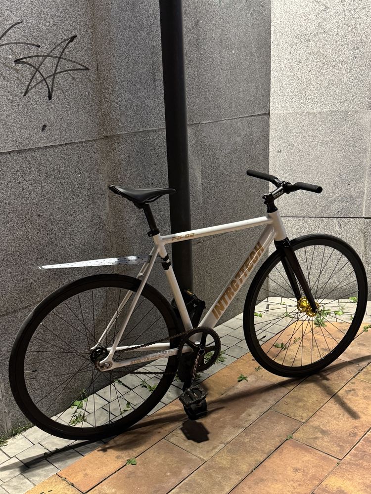 Продаю фикс (fixed gear). intro7tech