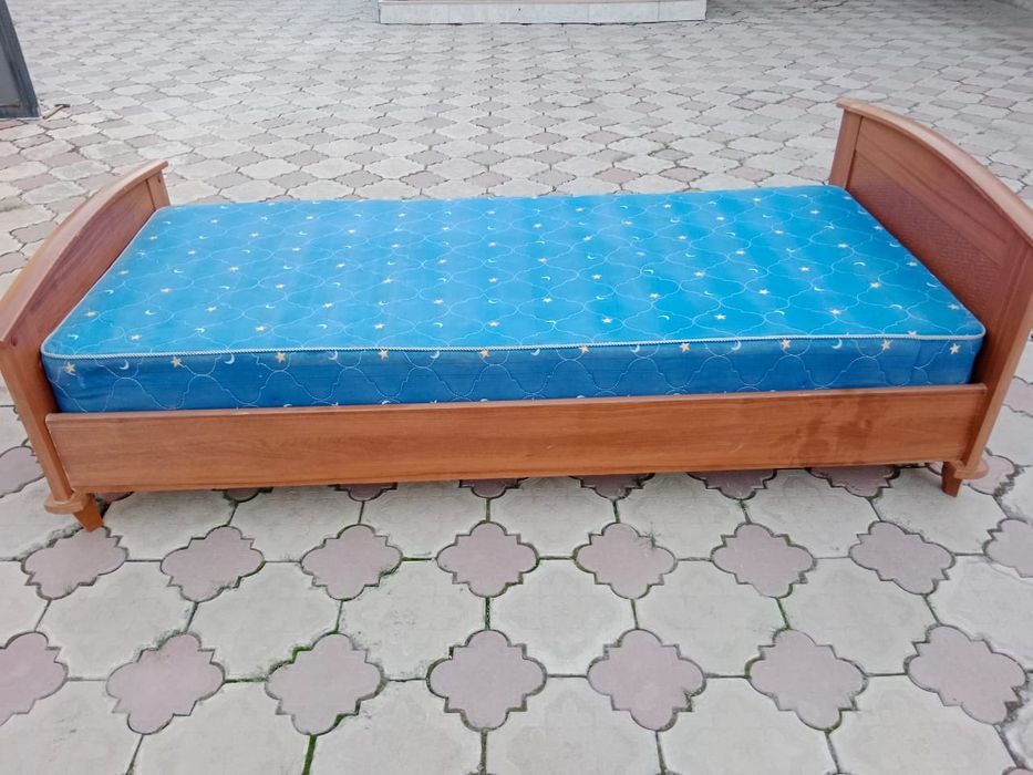 Продам кровать в