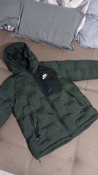 Продам куртку найк.