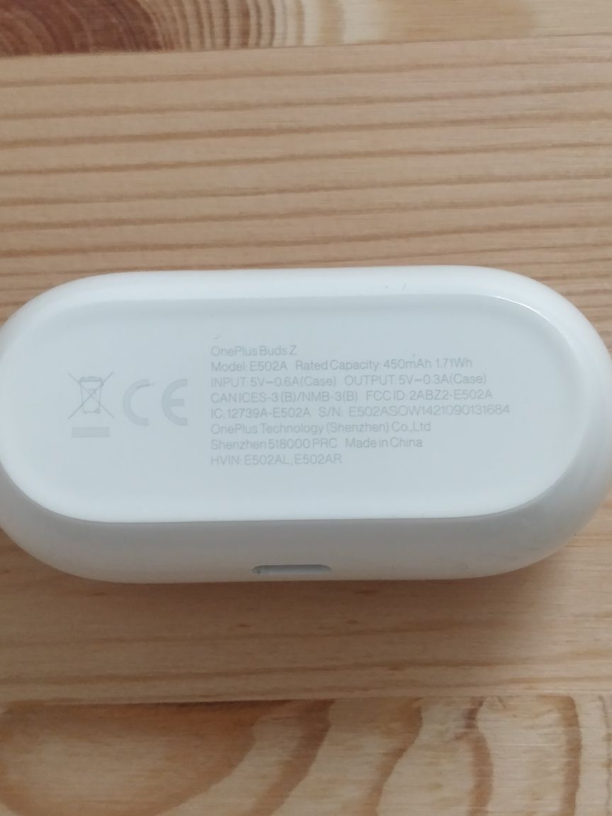 Кейс для наушников OnePlus Buds Z - White новый в упаковке.