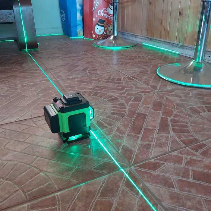 Nivela laser Promo 8D  și 360 ° cu acumulator