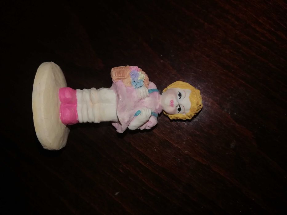 немски, английски и италиански статуетки