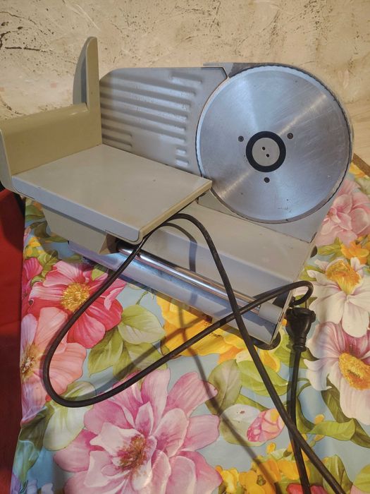 Колбасо резачка, машина за рязане на мезета