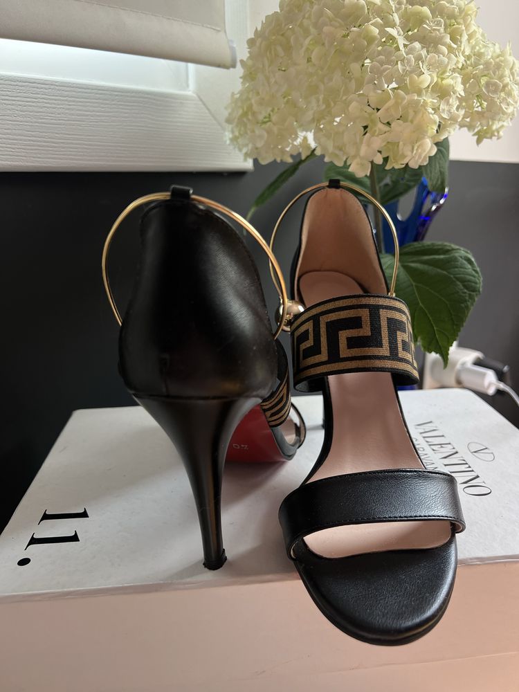 Сандали Versace
