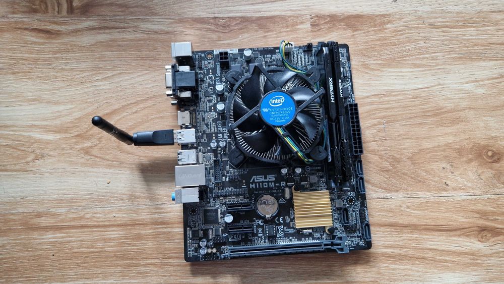 KIT QUAD i3-7100+Placa+8GB DDR4 HyperX+Cooler+WiFi !! CA NOU !! 200lei