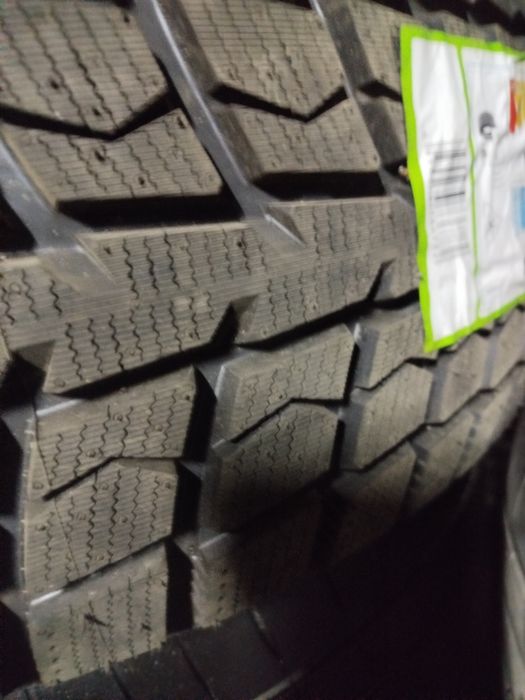 Продам шины трекер зима17