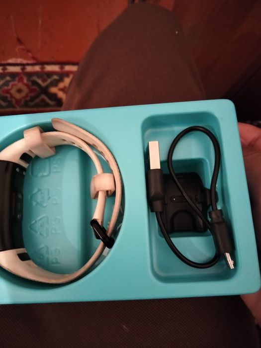 Продам смарт часы от компании Хонор