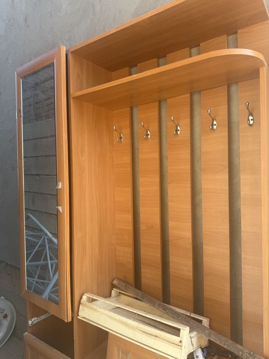 Прихожка и шкаф кухонный