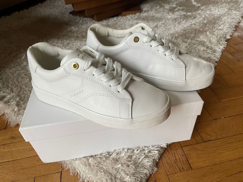 Кожени дамски кецове Gant.