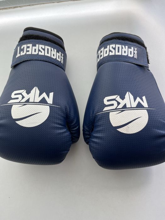 Срочно продам боксерские перчатки в идеальном состоянии