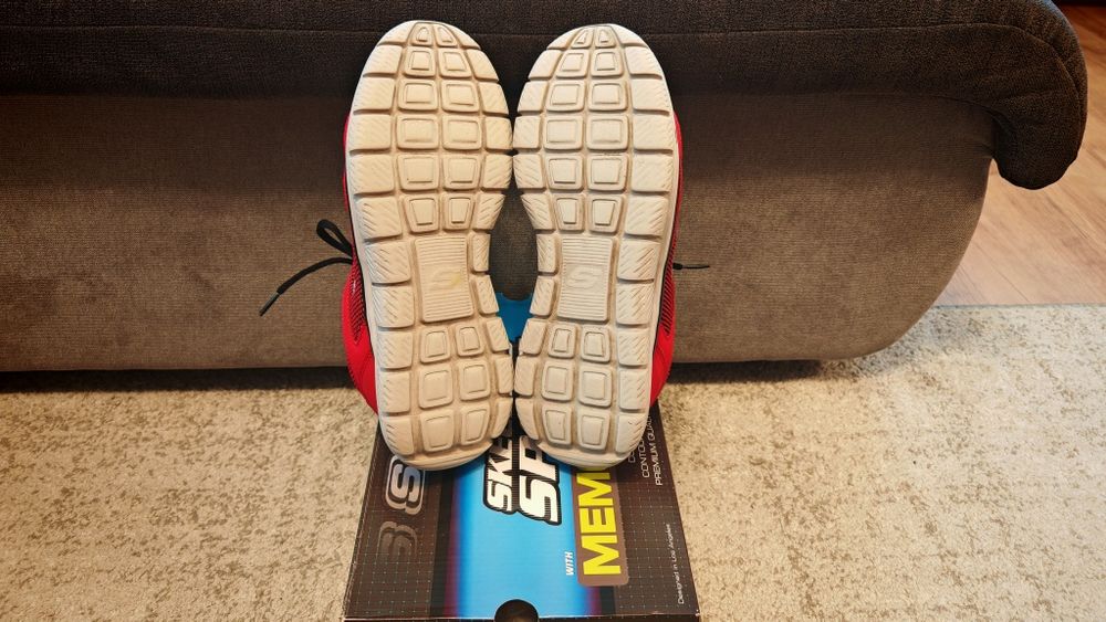 Adidasi Skechers rosu 41