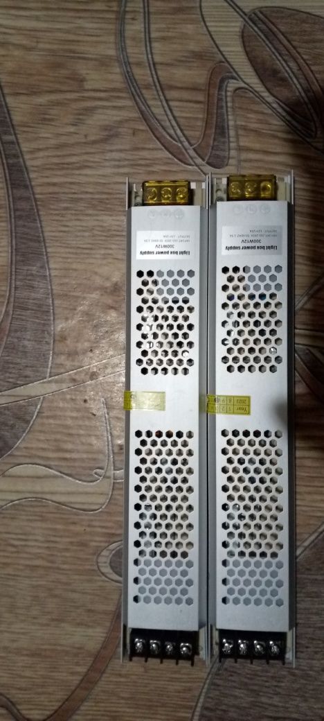 Продам 2 блока питания .