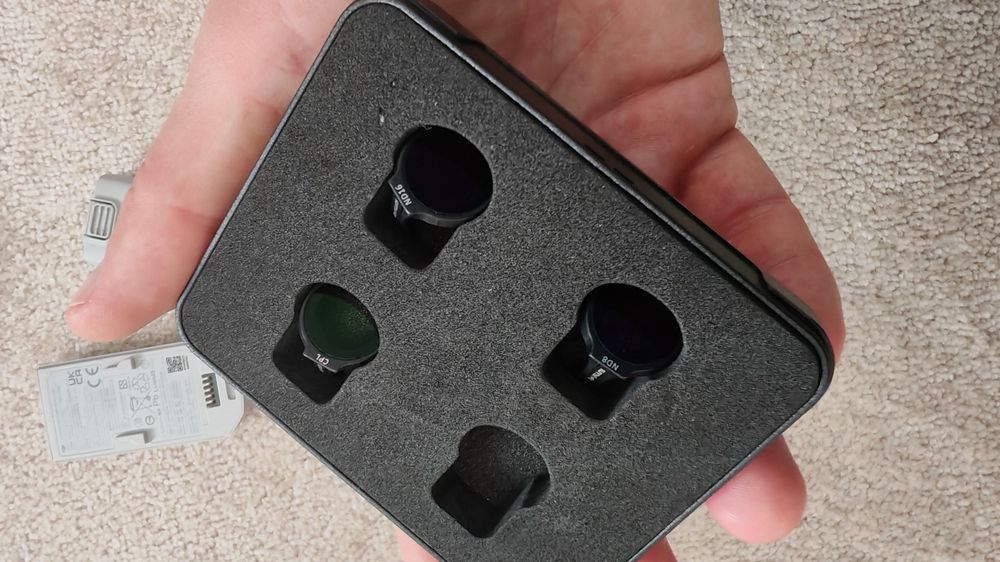 Vând dronă DJI NEO cu 2 baterii, filtre și husa pt baterii