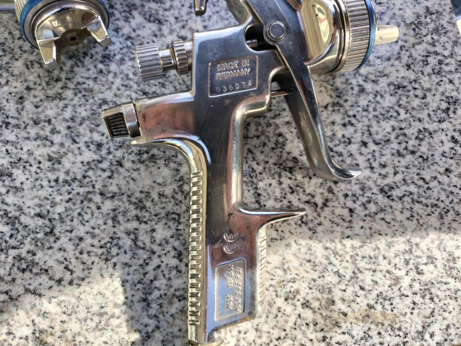 Vind 2 pistoale de vopsit pe aer comprimat, preț negociabil