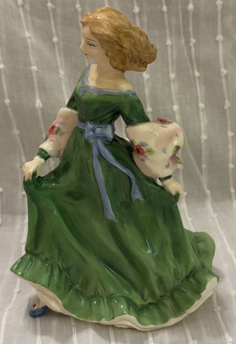 Фигура на дама , “Spring Serenade”