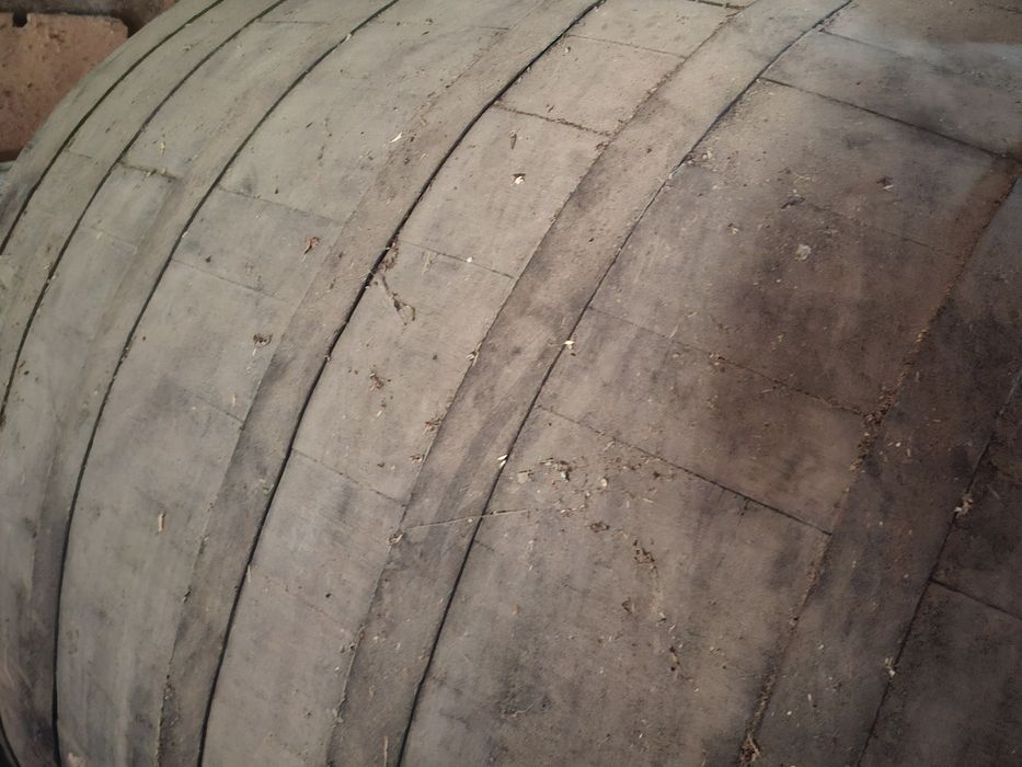 Butoi vechi 2000 litrii pentru vin,decor-wine bar sau de facut ciubar,