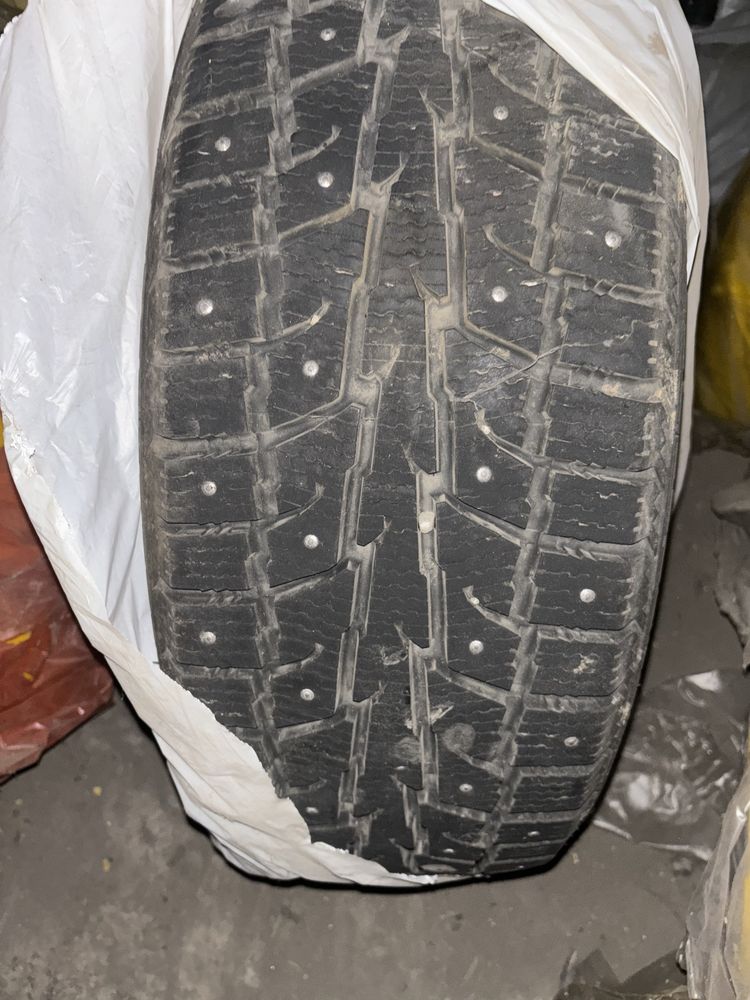 Продам шины R18/235/60