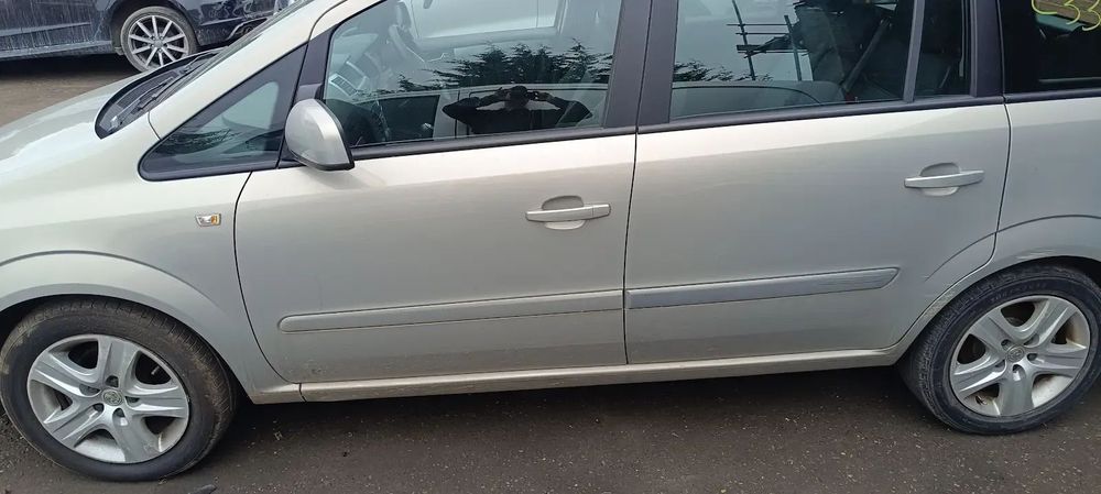 Dezmembrari / Dezmembrez Vauxhall Zafira B 1.6 Z16XER cod cutie M26 cod culoare GBF