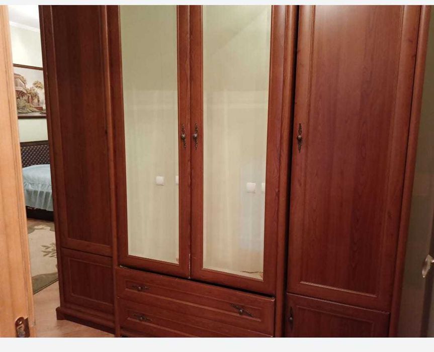 Продам шкаф 4-х дверный