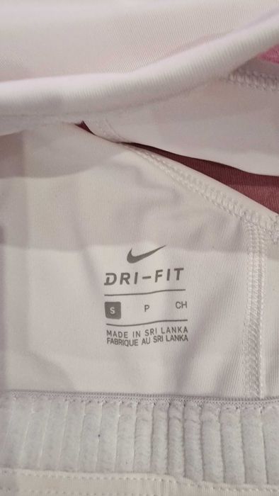 Спортни бюстиета  Nike
