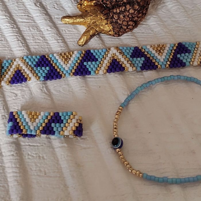 Ръчно изработени гривни от стъклени мъниста