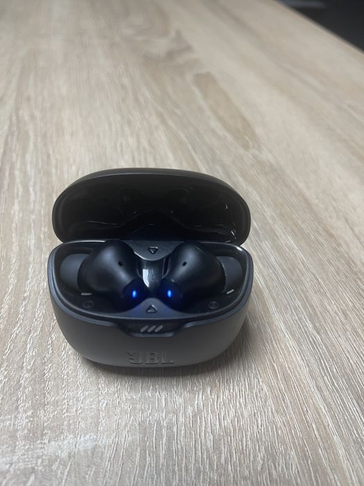 Vand 2 perechi de casti JBL