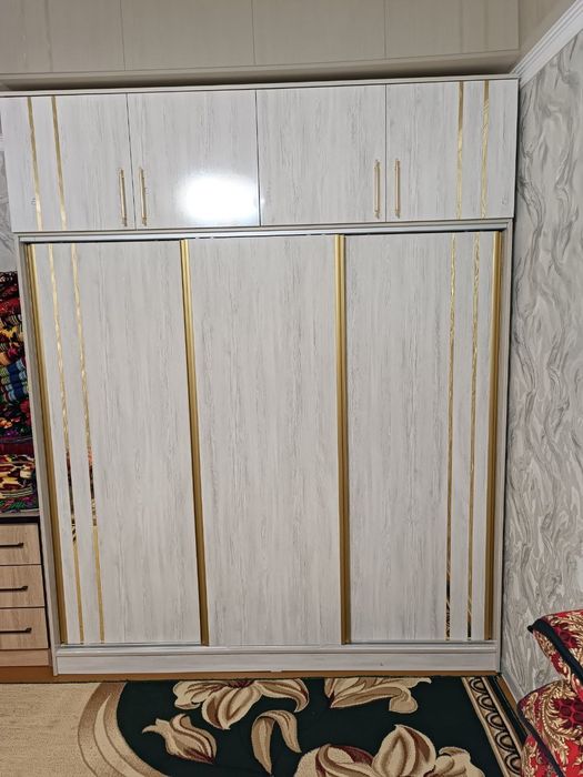 Шкаф сотилади !!!