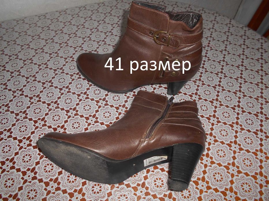 Обувь новая: демисезонные полусапожки. Кроссовки. Цены указаны ниже.