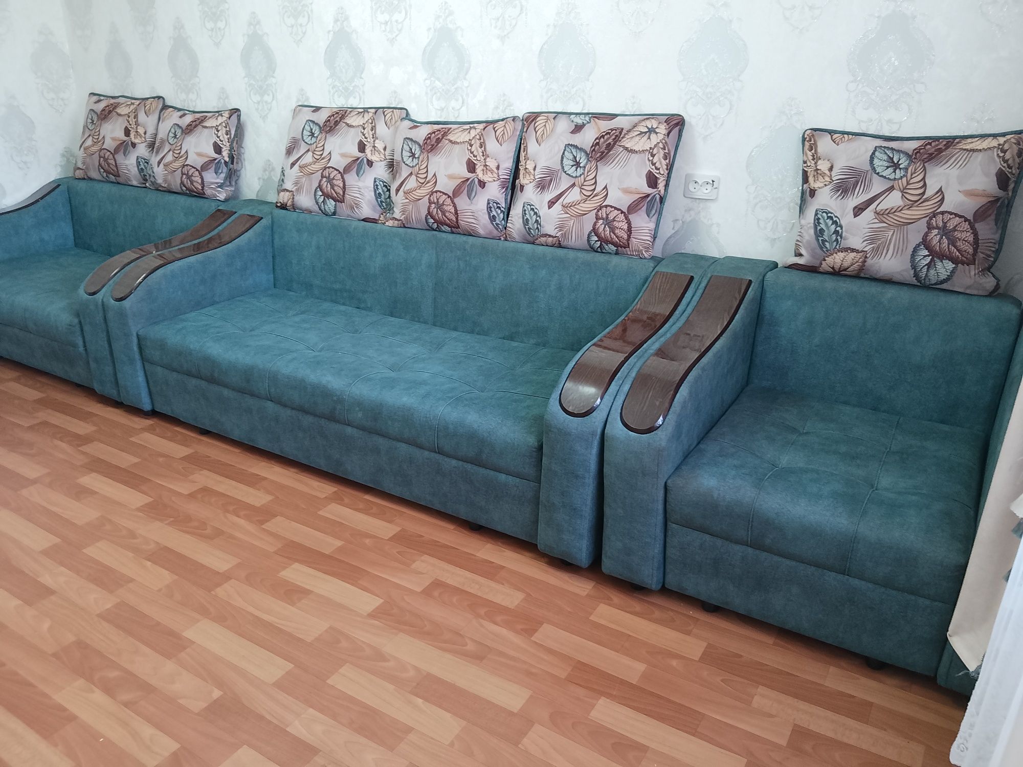 Жаңа  таза кең сапасы жақсы Диван сатылады,