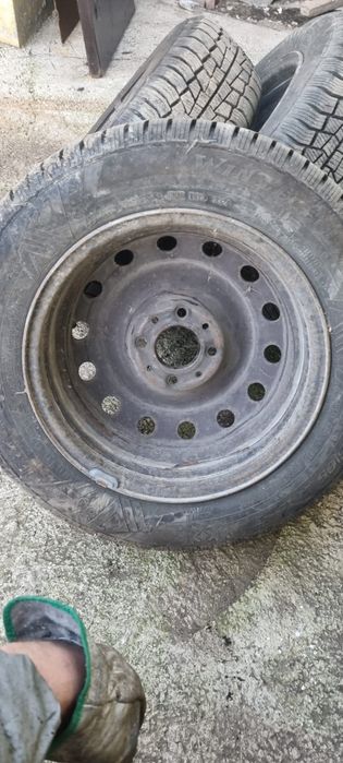 Vand cauciucuri de iarna 185/65 15