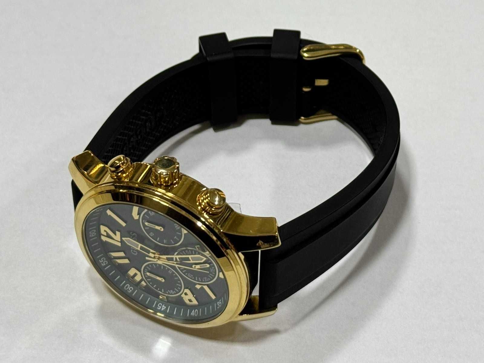 Часовник Guess GW0708G2