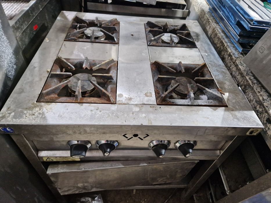 Aragaz 4-6 ochiuri cu suport,  la 380v, sau pe gaz