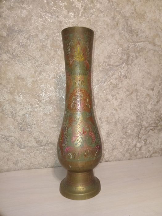 Ваза    бронзовая.