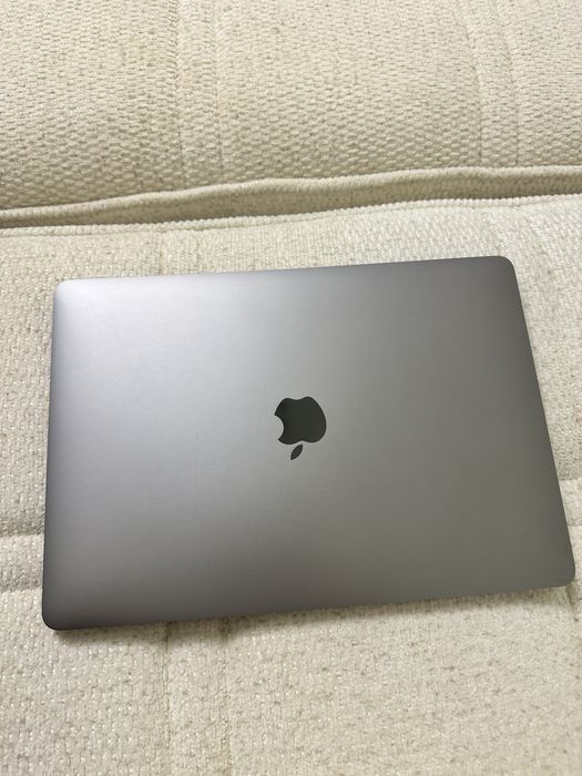 Macbook pro M1 13 inch 2020. 8gb/512gb