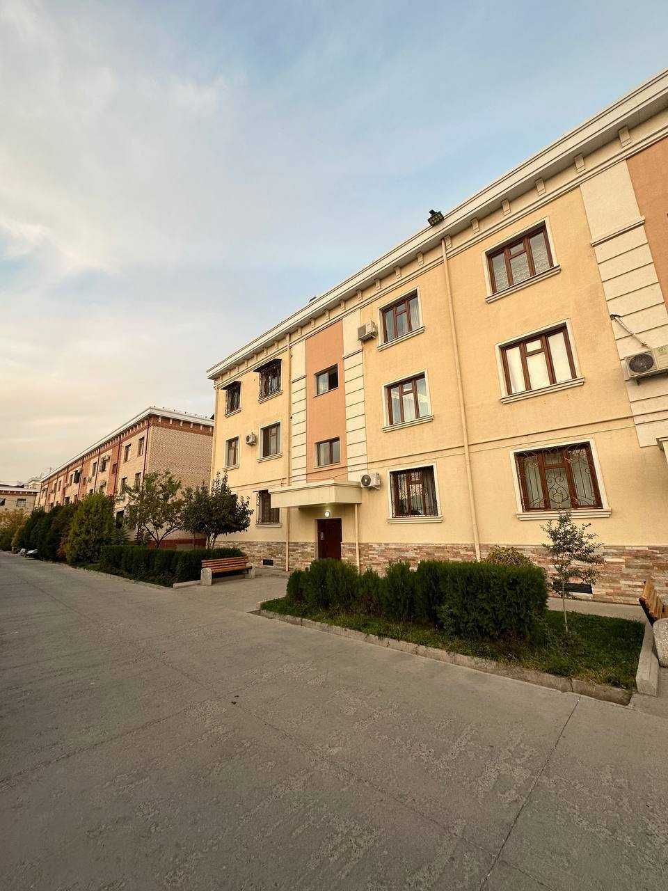 Продается Новостройка ул.Нурафшон 3/3/3 кв.м 90 Цена 122000