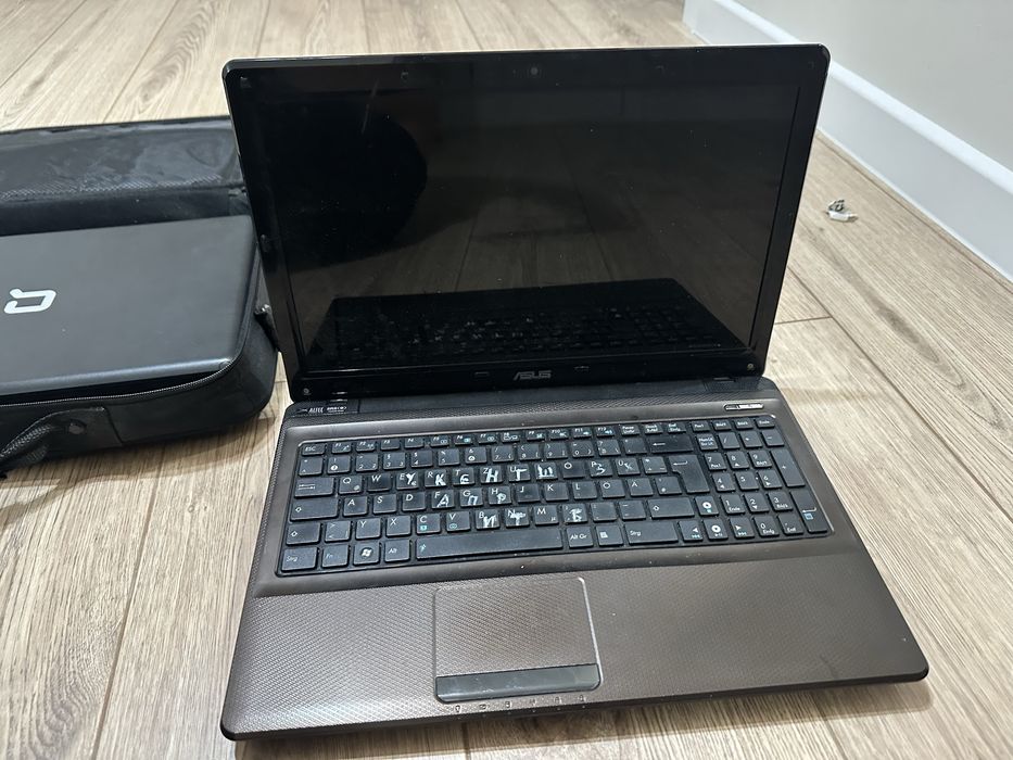 Два ноутбука asus и compaq в хорошем состоянии