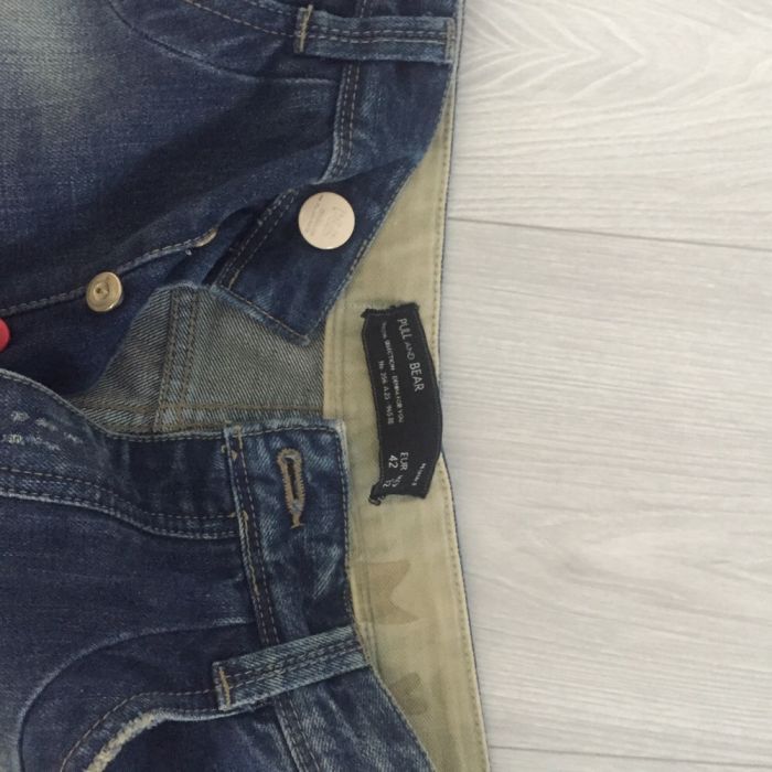 Vând blugi pull and bear