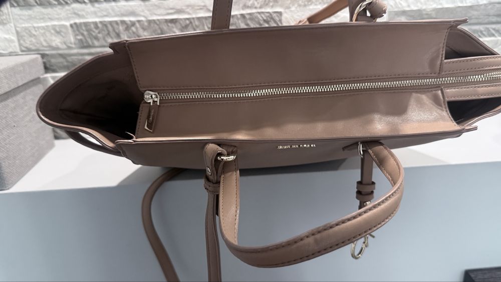 Оригинална чанта Calvin Klein