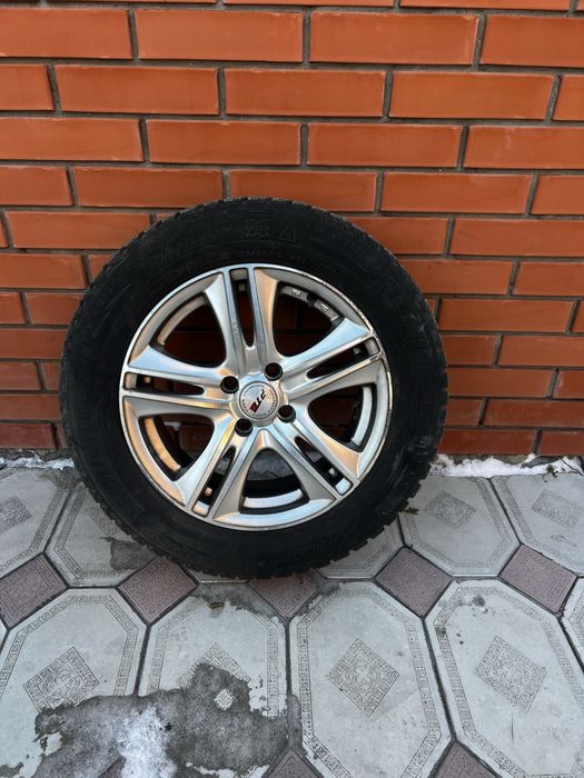 Продам зимнею резину на дисках 185/65/R15