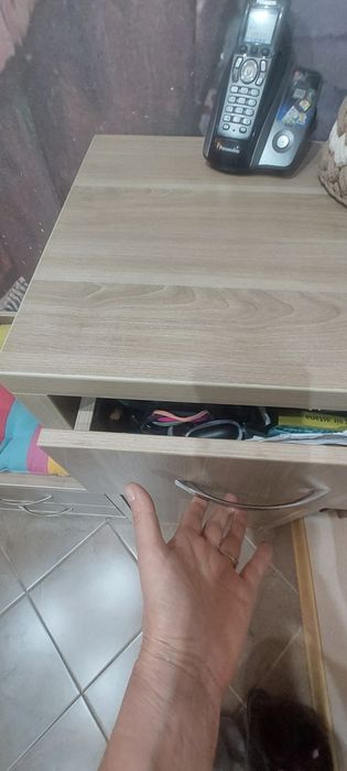 Продам тумбочку с седушкой в прихожую