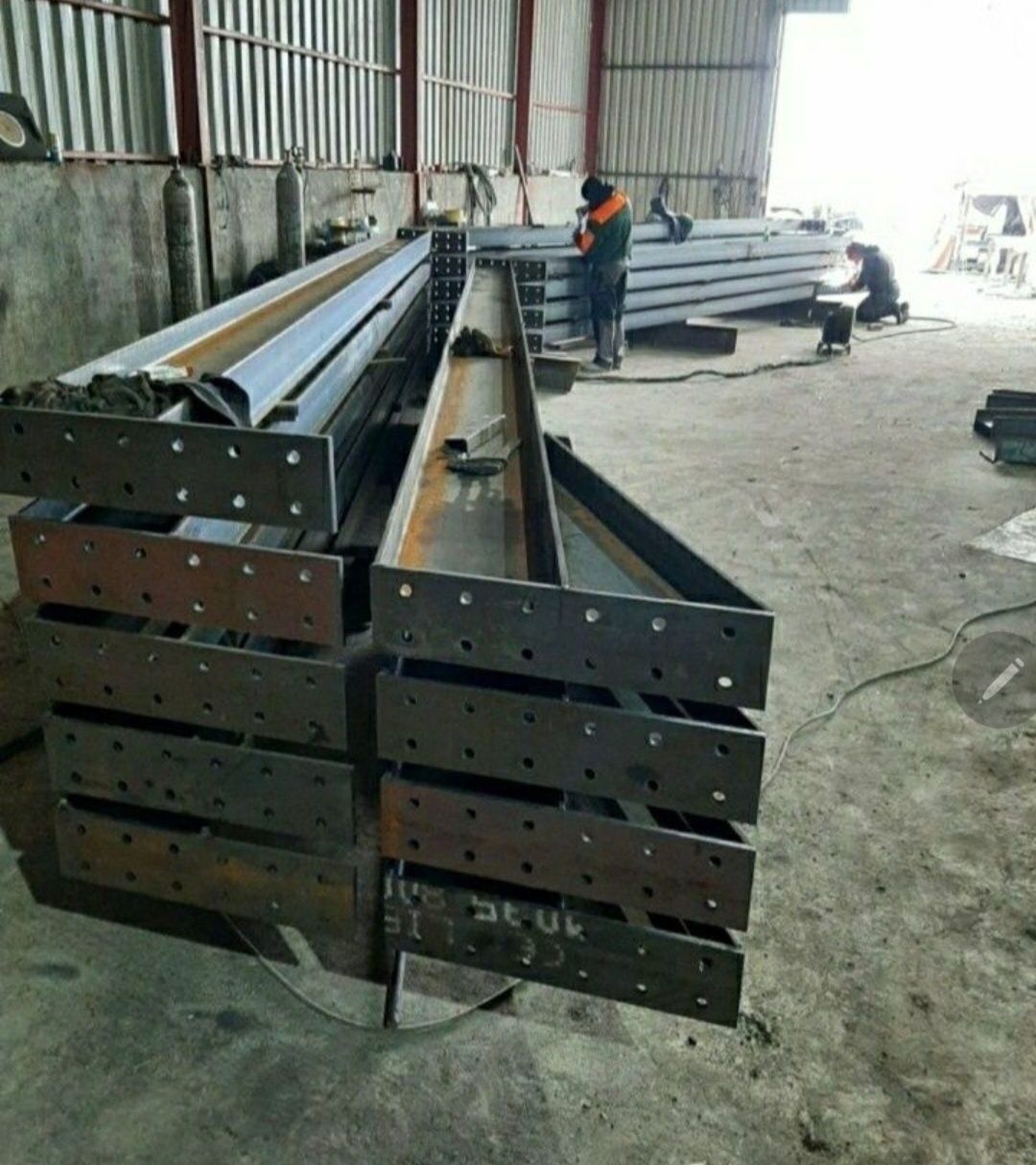 Hala metalica 200mp doar scheletul 4000 de euro pentru garaje service