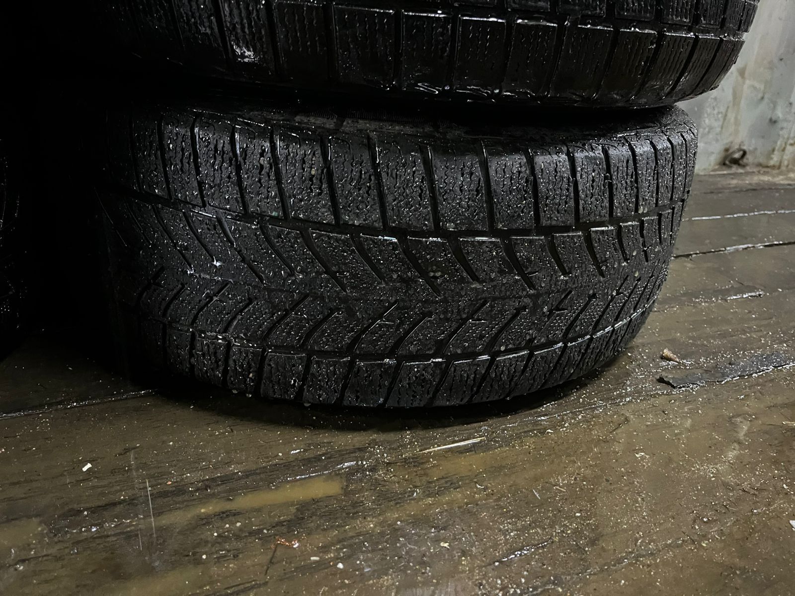 Диски с резиной на Audi A8 D2,Q3,A6 Allroad R18