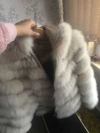 Уникално сиво палто с естествен пух и качулка. Косъмът е много гъст и