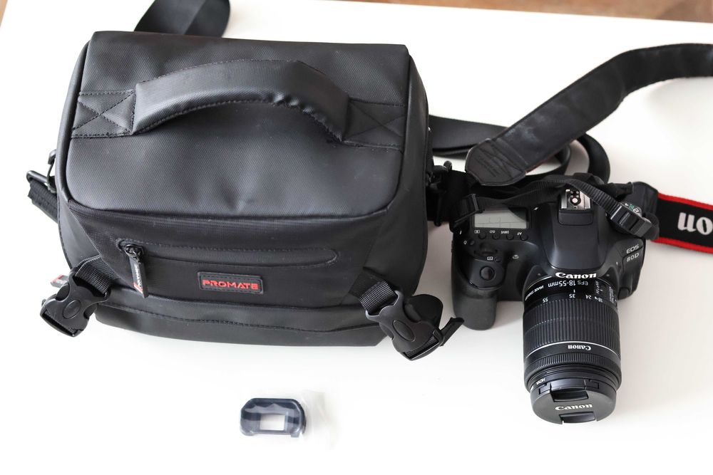 Aparat foto Canon 80D cu obiectiv 18-55mm