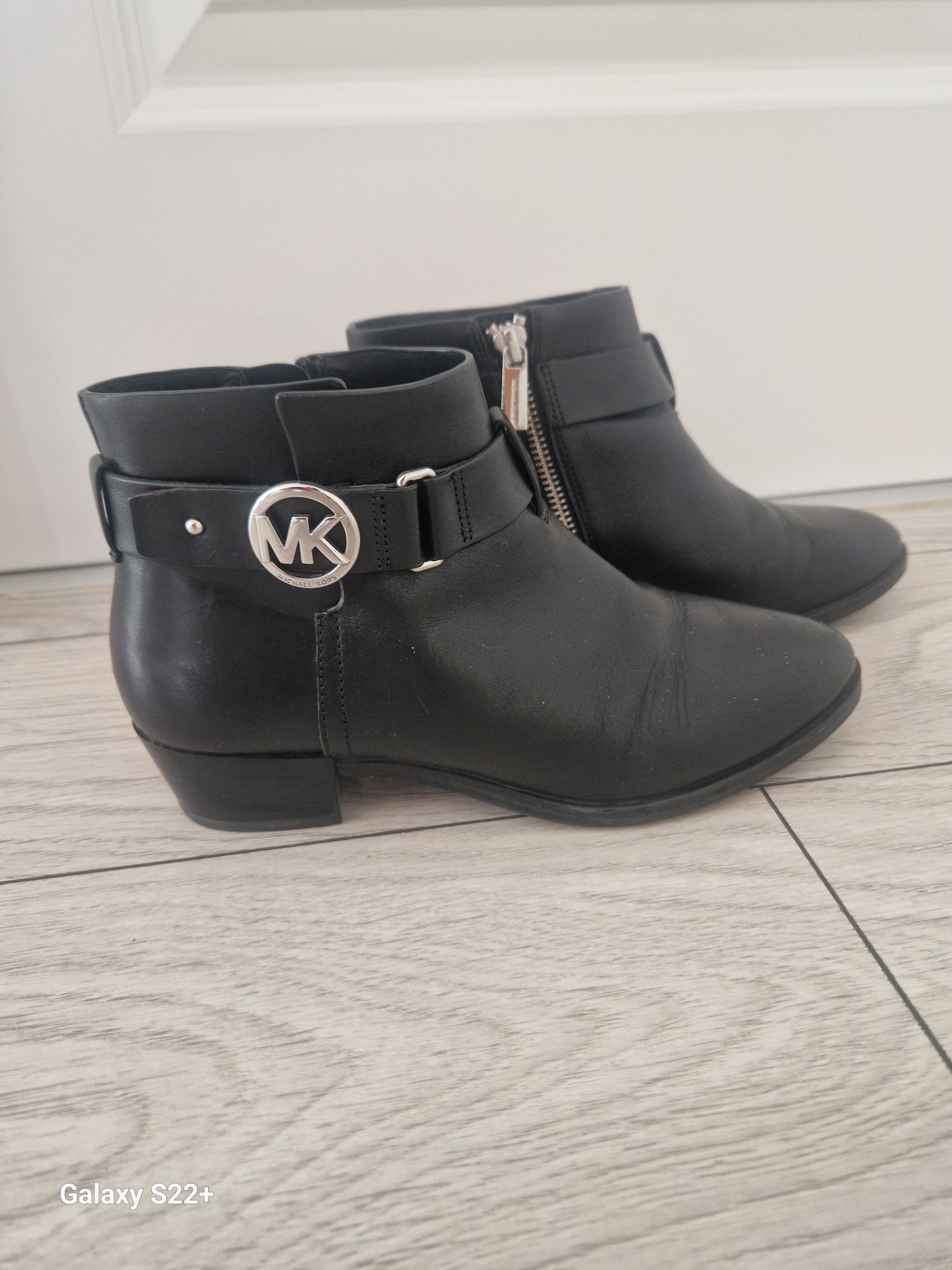 Ghetute din piele 36 michael kors